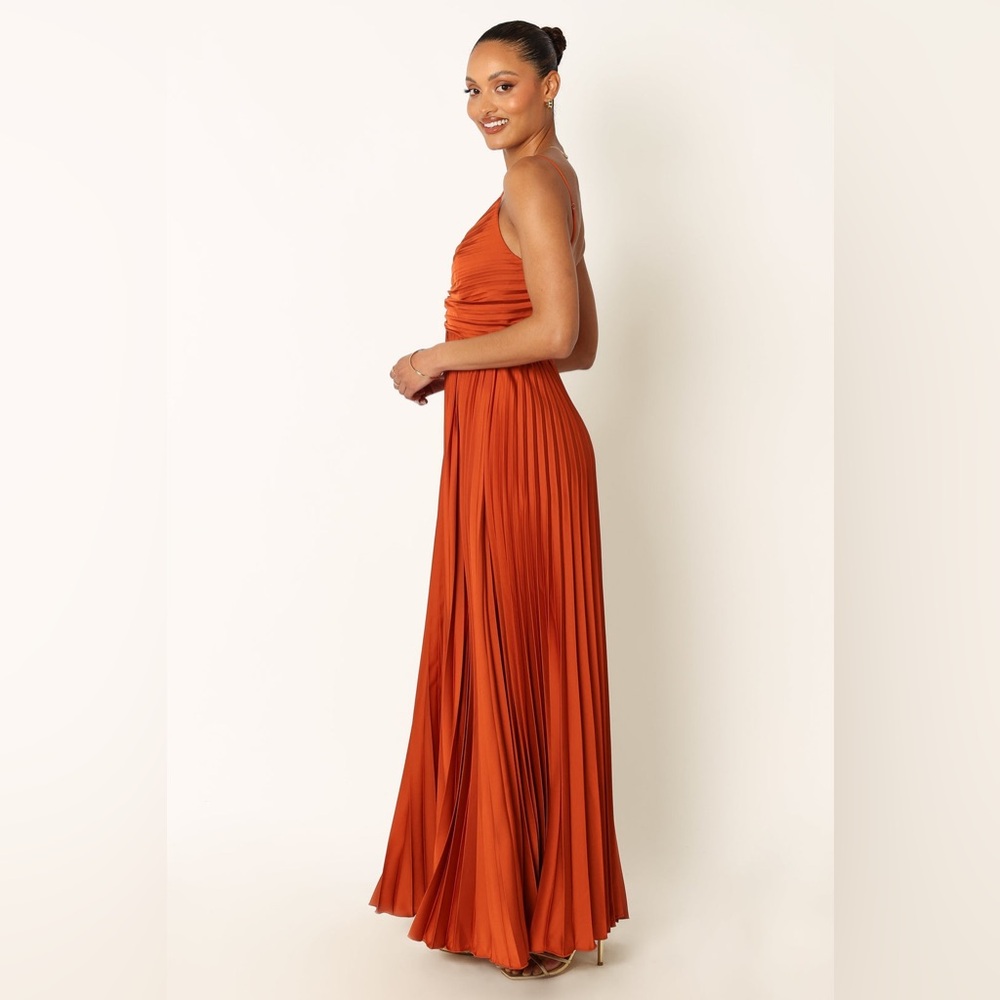 PETAL & PUP NAIRA PLEATED MAXI DRESS - SUNSET ORANGE B2931 - Picture 4 of 6